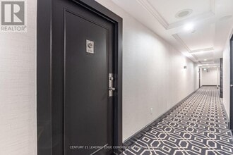 33-2133 University Ave in Toronto, ON - Building Photo - Building Photo