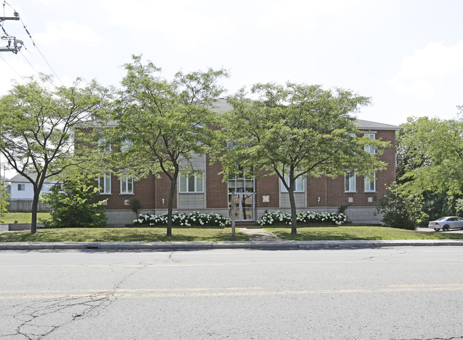 17744 de Pierrefonds in Montréal, QC - Building Photo - Building Photo