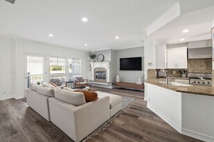 231 Aviation Pl in Manhattan Beach, CA - Building Photo