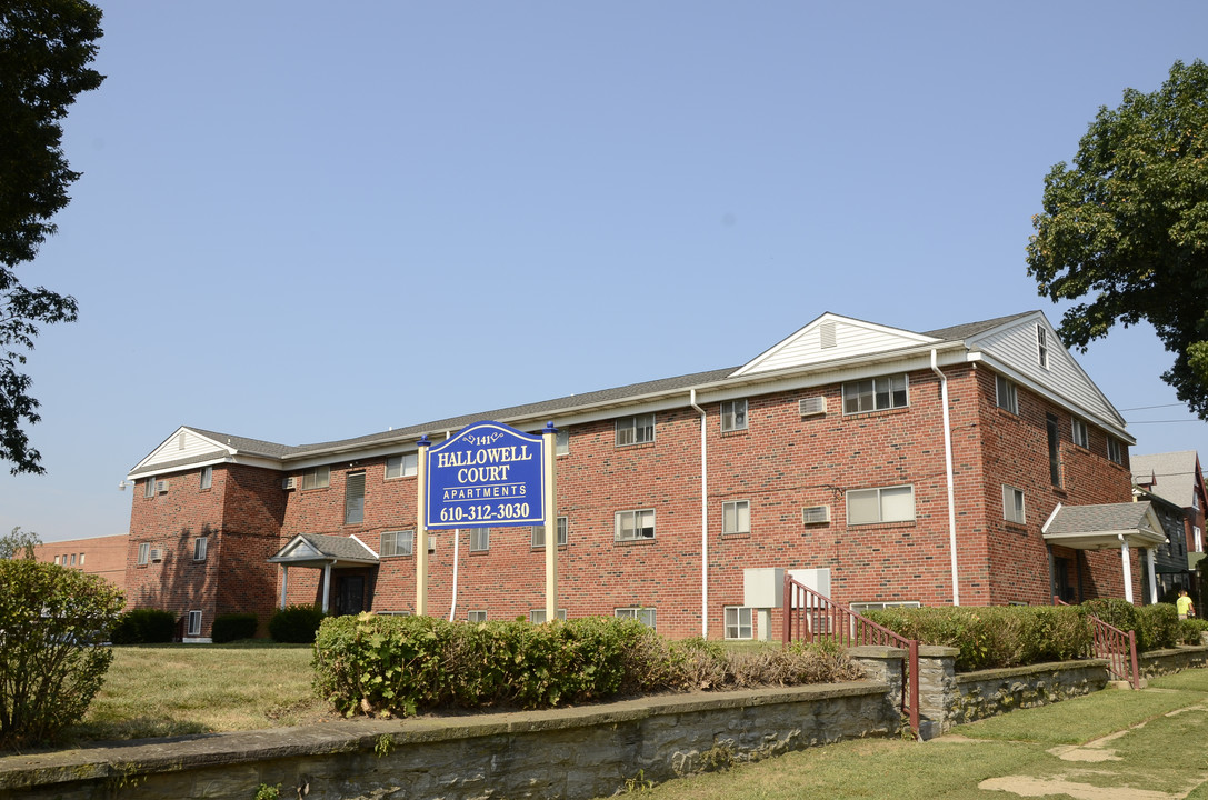 Hallowell Court in Conshohocken, PA - Building Photo