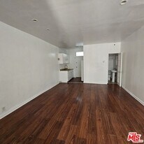 101 Dudley Ave in Los Angeles, CA - Building Photo