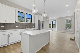 2101 N Hoyne Ave in Chicago, IL - Building Photo - Building Photo