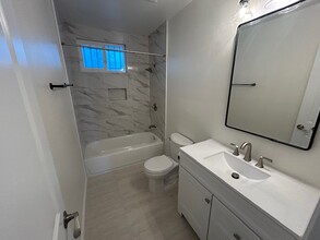 10924 S Osage Ave, Unit 109261/2 in Inglewood, CA - Building Photo - Building Photo