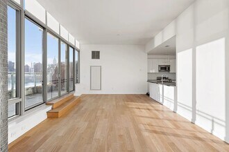 46 Center Blvd in Queens, NY - Building Photo - Building Photo