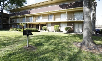 Cleary Pointe Apartments in Metairie, LA - Building Photo