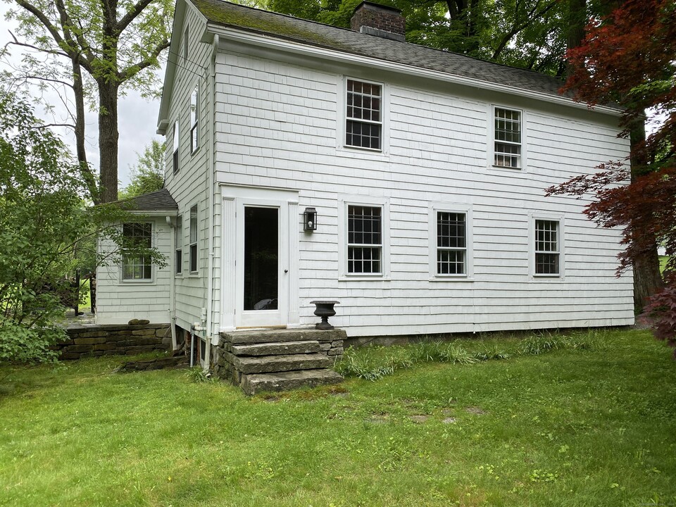 37 South St in Roxbury, CT - Building Photo