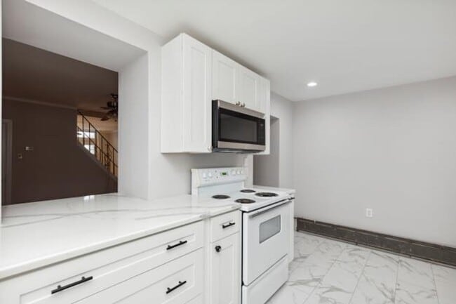 445 New Elm St in Conshohocken, PA - Building Photo - Building Photo