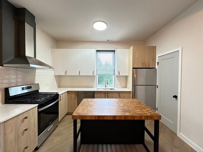 841 N Mozart St in Chicago, IL - Building Photo - Building Photo