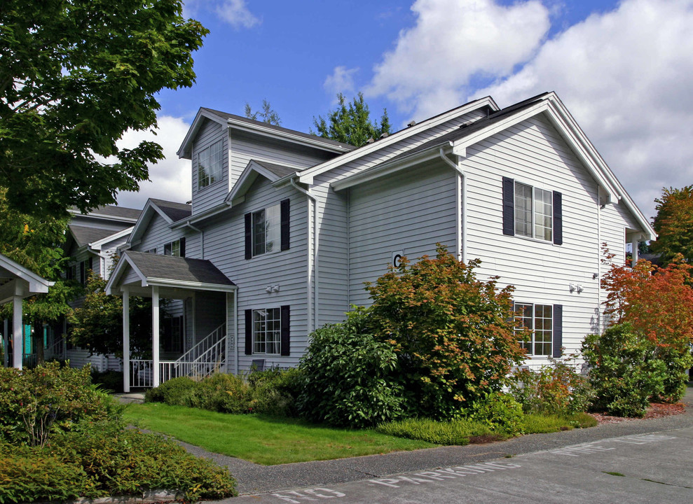 Issaquah Village Apartments in Issaquah, WA - Building Photo