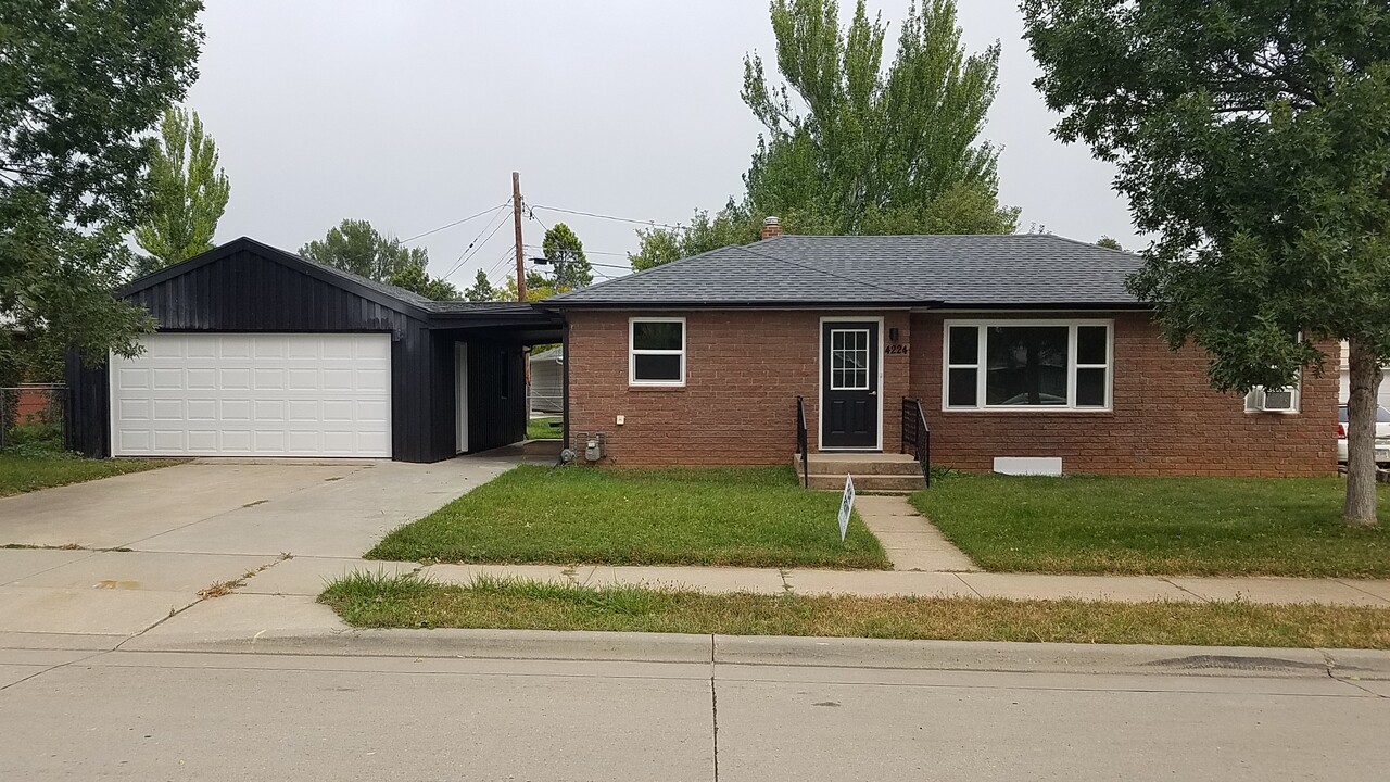 4224 W Chicago St in Rapid City, SD - Building Photo