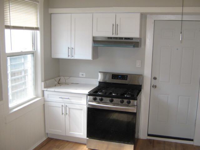 2627 W Attrill St in Chicago, IL - Building Photo - Building Photo
