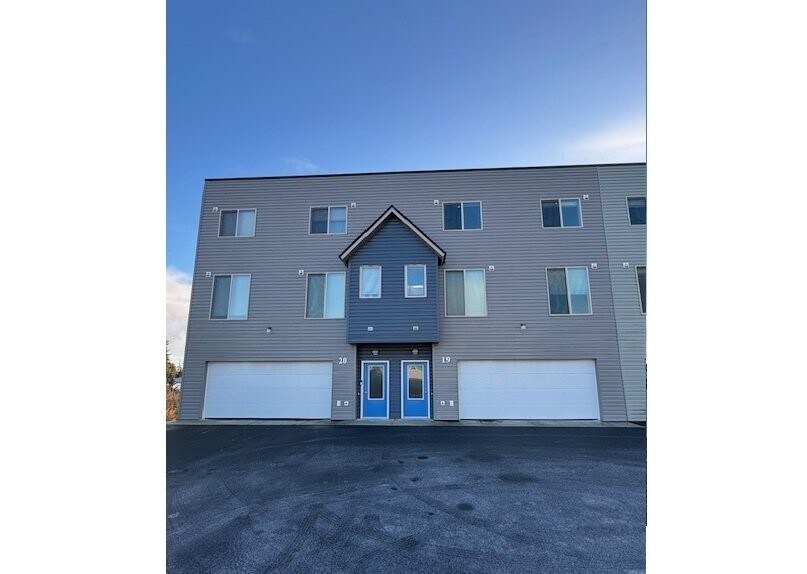 3386 Sharatin Rd in Kodiak, AK - Building Photo