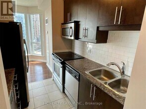 18 Holmes Ave in Toronto, ON - Building Photo - Building Photo