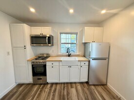 6 A Marlyn Dr in Latham, NY - Building Photo