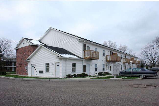Center Street Commons in Cuyahoga Falls, OH - Foto de edificio - Building Photo