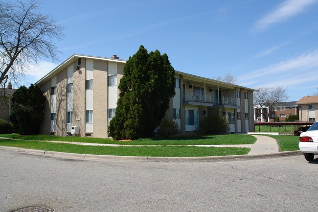 Madison Apartments in Lansing, MI - Building Photo - Building Photo