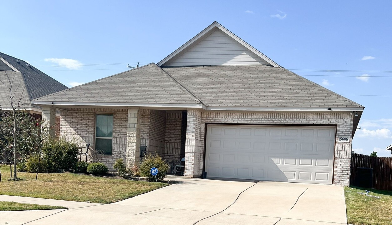 5608 McLanahan Ln in Fort Worth, TX - Building Photo