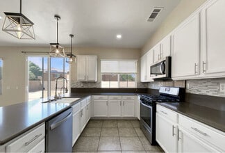 1058 W Ave K in Lancaster, CA - Building Photo - Building Photo