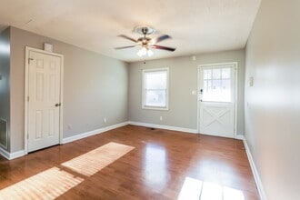 6641 Wealthy Ct in Riverdale, GA - Foto de edificio - Building Photo