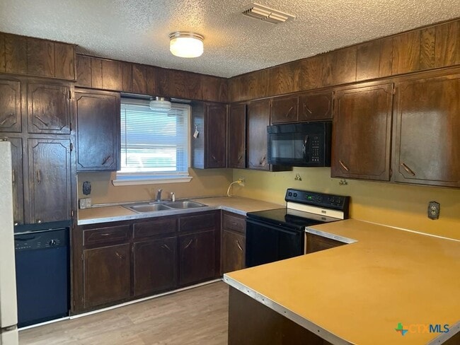 property at 1818 Janis Dr