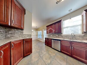 4104 Devondale Ct in Jamestown, NC - Foto de edificio - Building Photo