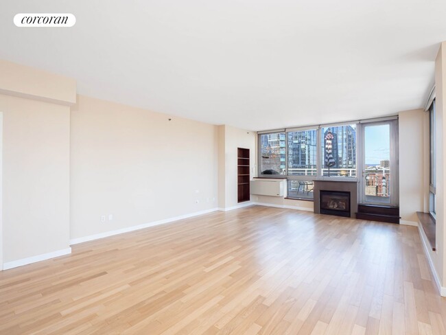 225 W 60th St in New York, NY - Building Photo - Building Photo