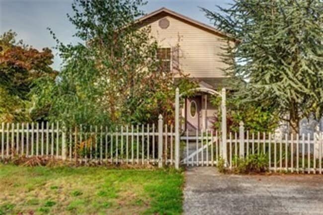 112 S 44th St in Bellingham, WA - Building Photo - Building Photo