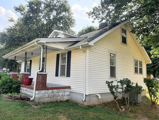 4560 E Robertson Rd in Cross Plains, TN - Building Photo - Building Photo