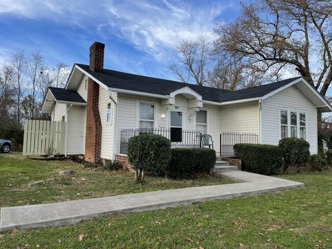 1601 E Unaka Ave in Johnson City, TN - Building Photo - Building Photo