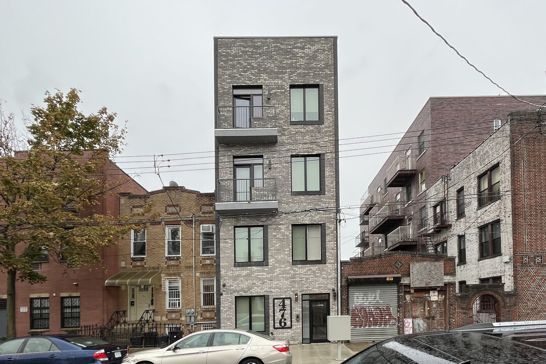 476 Maple St in Brooklyn, NY - Building Photo