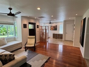 136 25th Ave N in St. Petersburg, FL - Foto de edificio - Building Photo