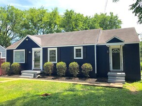 2502 Woodyhill Dr in Nashville, TN - Foto de edificio - Building Photo