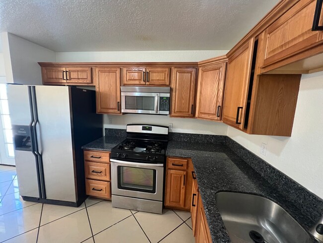 14172 Northstar Ave in Victorville, CA - Building Photo - Building Photo