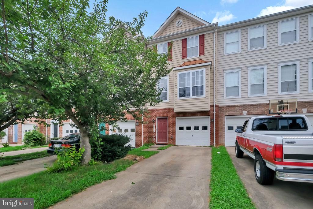 6052 Ticket Way in Woodbridge, VA - Building Photo