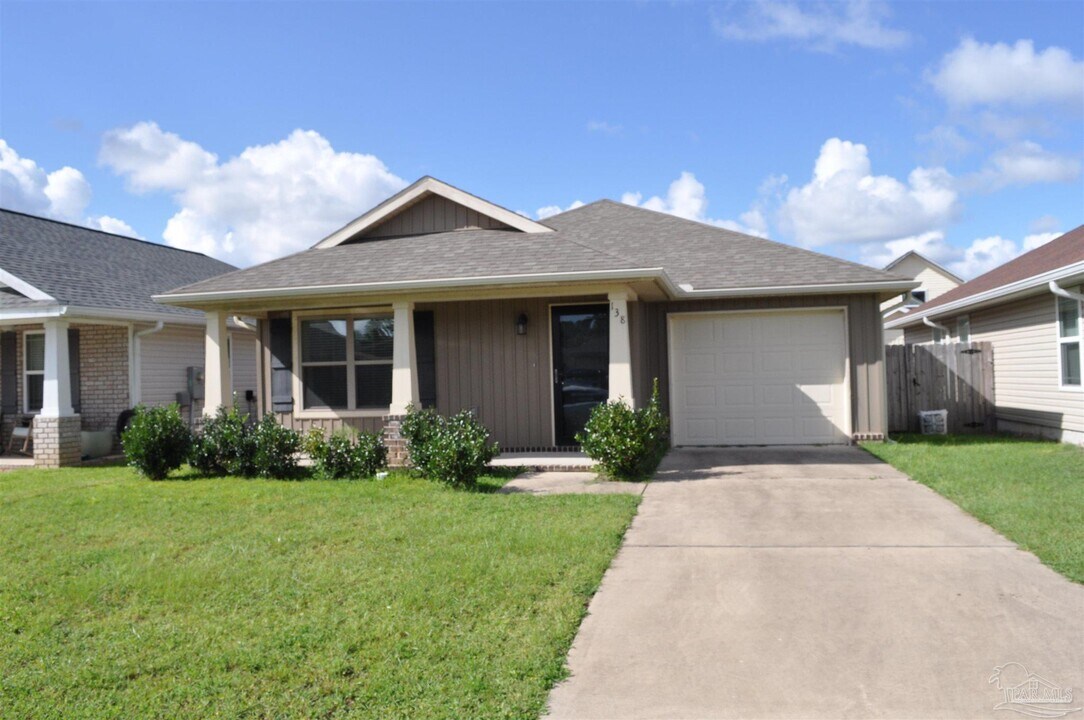 138 Cottage View Dr in Pensacola, FL - Building Photo