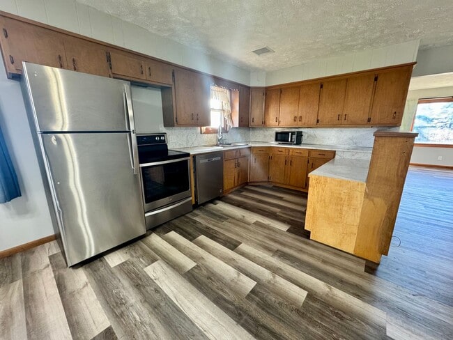 865 W Buckeye Rd in Pickrell, NE - Building Photo - Building Photo