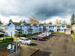 Bluebelle Townhouses in Springfield, OR - Building Photo - Building Photo