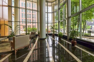 345 N LaSalle St, Unit 2604 in Chicago, IL - Building Photo - Building Photo