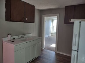 416 E Larwill St, Unit Front Triplex Apt 1 in Wooster, OH - Building Photo - Building Photo