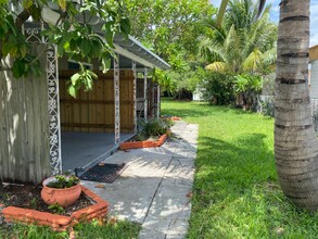 2215 Adams St in Hollywood, FL - Building Photo - Building Photo