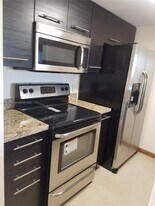 8180 Geneva Ct in Doral, FL - Building Photo