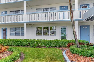 1072 Yarmouth E in Boca Raton, FL - Building Photo - Building Photo