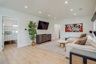 517 Davis Ave in Glendale, CA - Building Photo - Building Photo