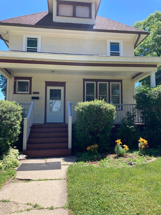 1626 N Peoria Ave in Peoria, IL - Foto de edificio
