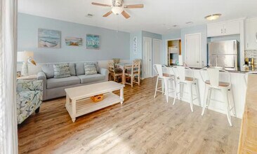 572 E Beach Blvd in Gulf Shores, AL - Foto de edificio - Building Photo