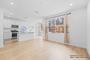 208 Wellspring Ln in Pittsburg, CA - Building Photo