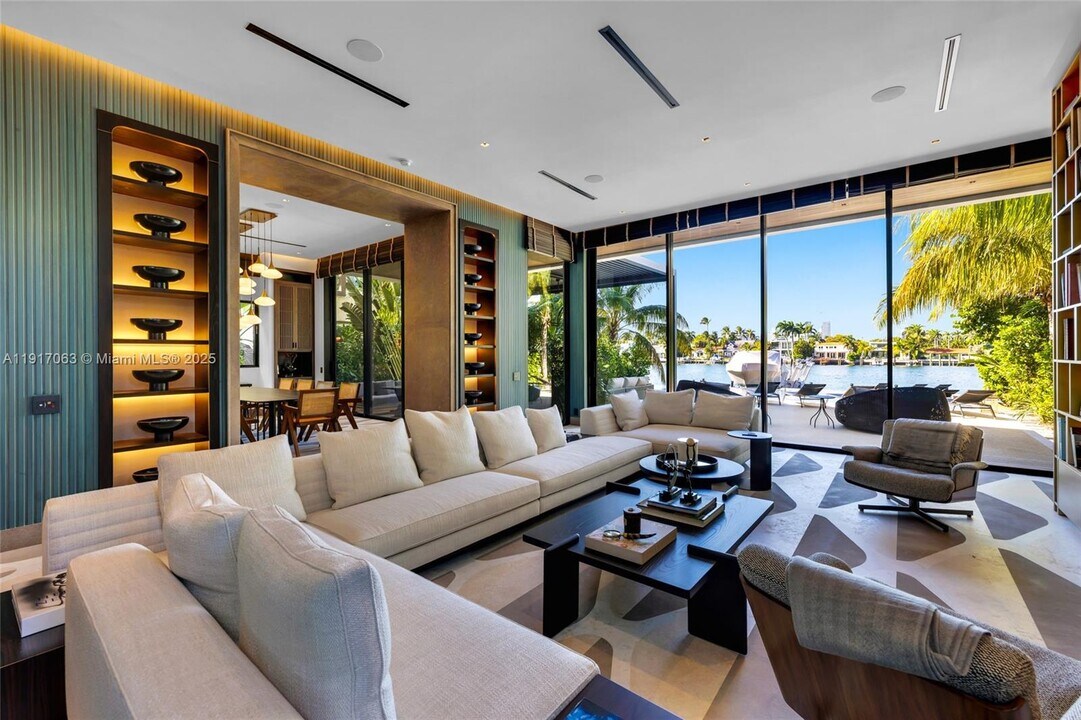 200 W Rivo Alto Dr in Miami Beach, FL - Building Photo