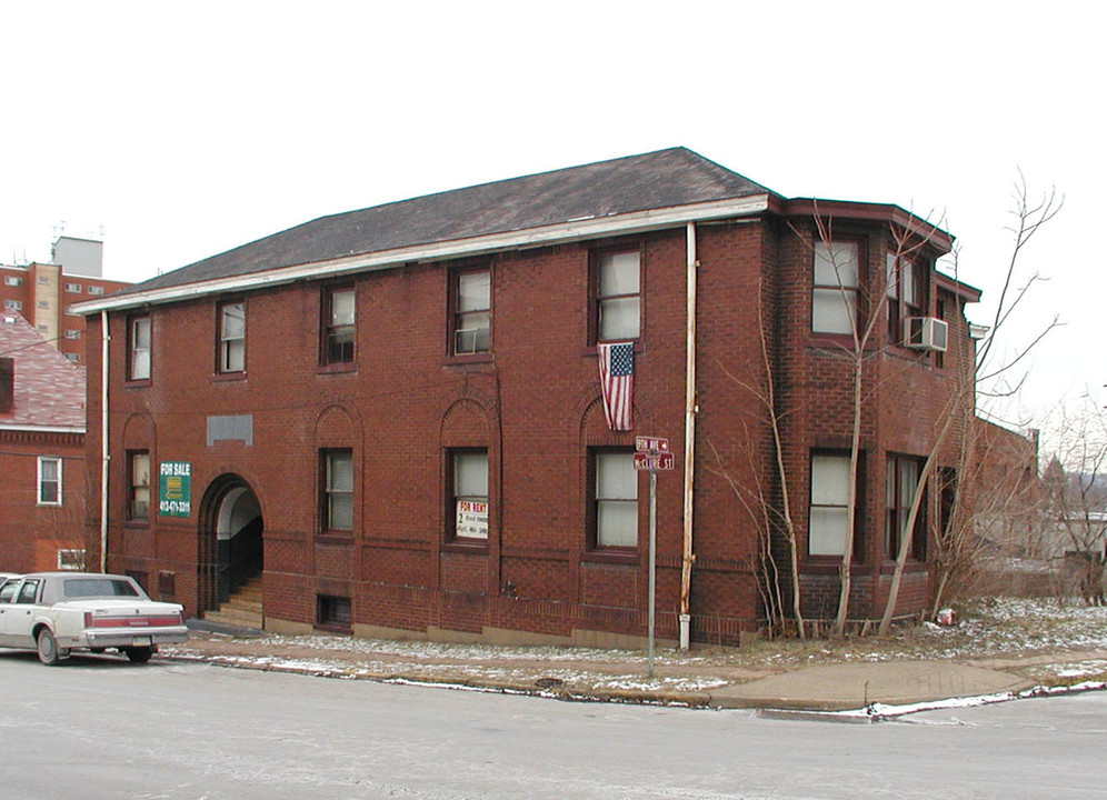 815 McClure St in Munhall, PA - Building Photo