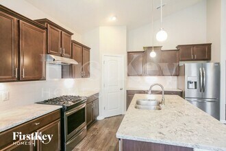 6612 Laurelwood Dr in Pendleton, IN - Foto de edificio - Building Photo