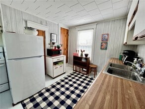 27 Shore Rd in Little Compton, RI - Building Photo - Building Photo